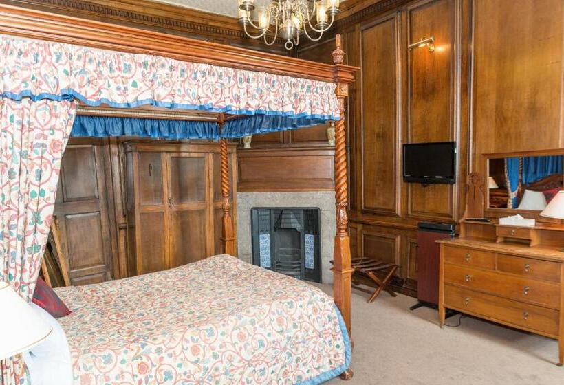 جناح, Haughton Hall