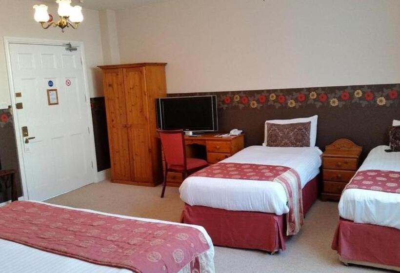 غرفة عائلية كلاسيكية, Haughton Hall