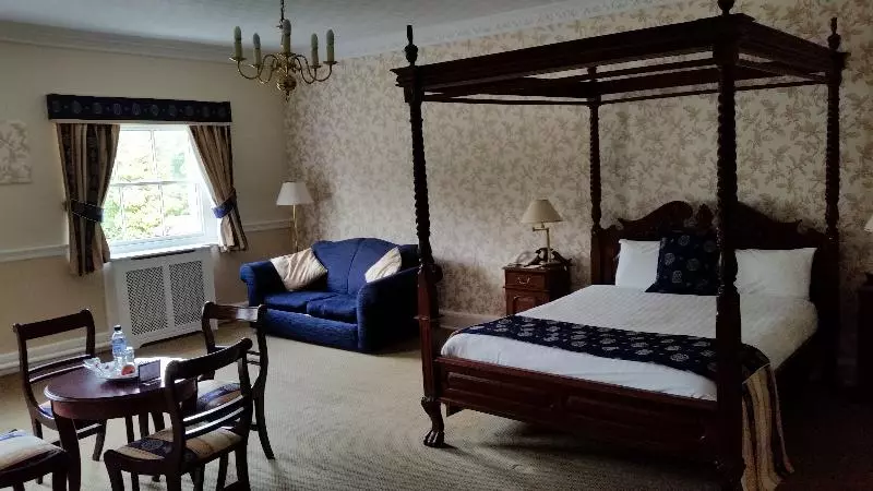 スタンダードルーム, Haughton Hall
