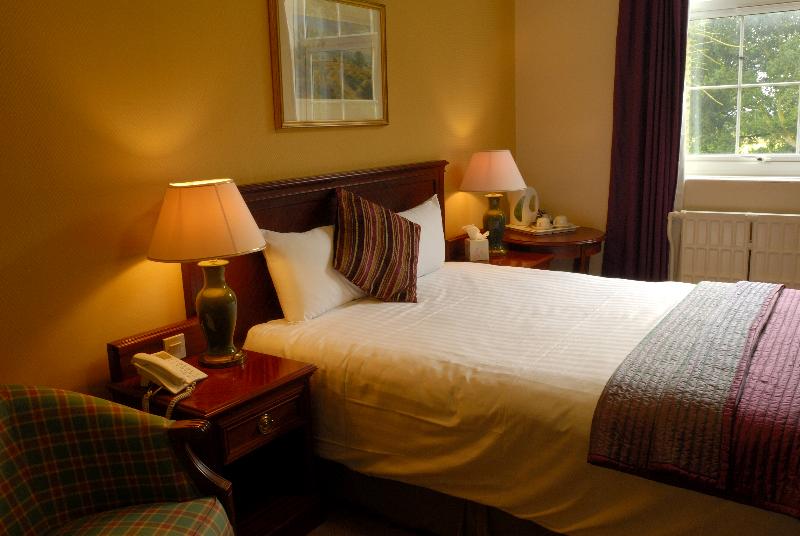 غرفة كلاسيكية, Haughton Hall