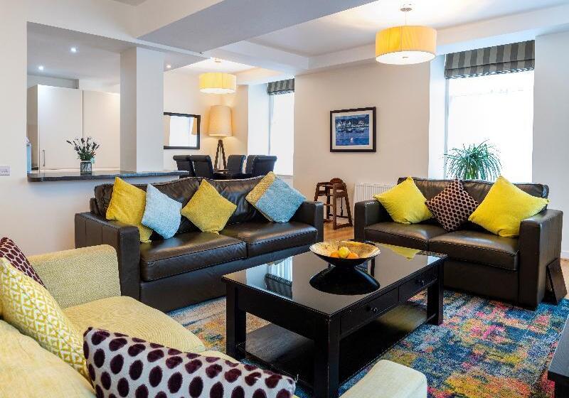 Апартаменты Ejecutiva 2 Спальни, Inverness City Suites