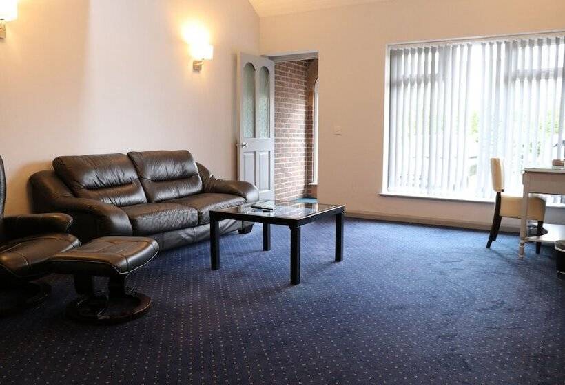 سوییت سوپریور, Littleover Lodge