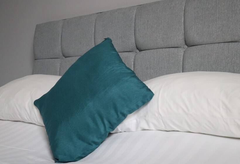 سوییت سوپریور, Littleover Lodge