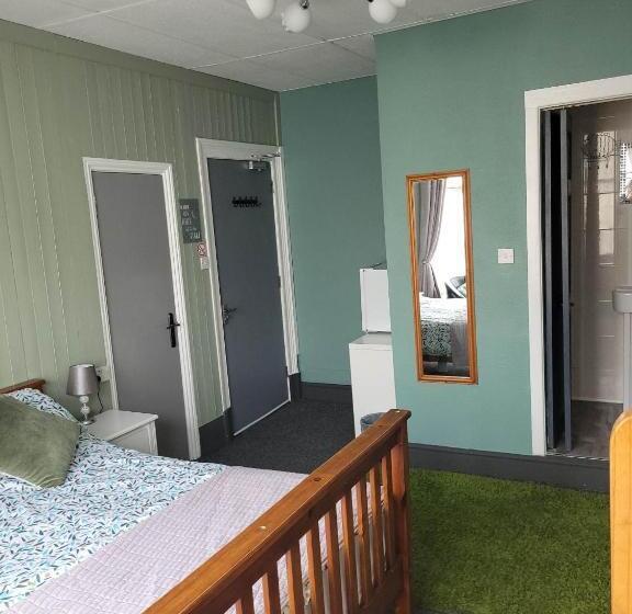 חדר משפחתי, Maydene