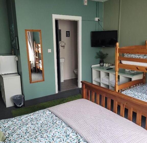 חדר משפחתי, Maydene