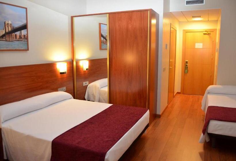 标准三人间, Reus Park