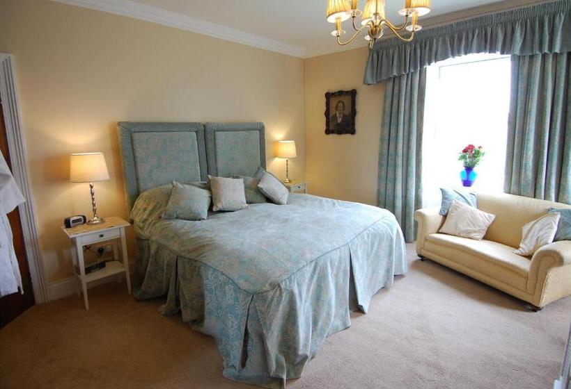 غرفة قياسية, Riding Farm