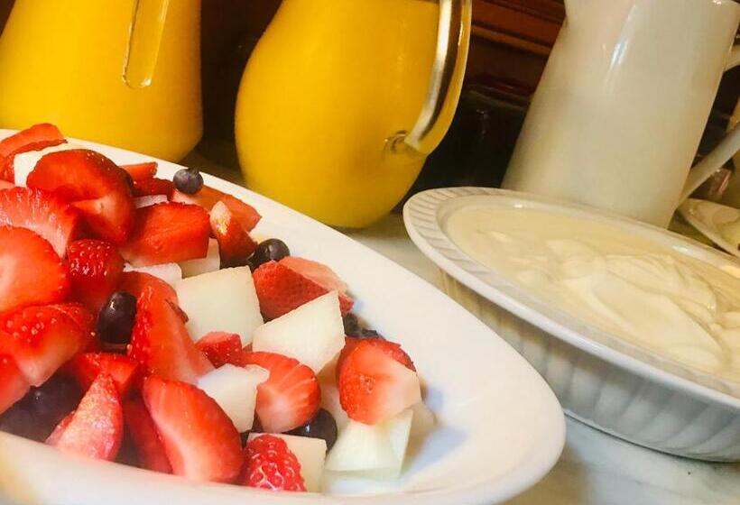 غرفة قياسية, Riding Farm