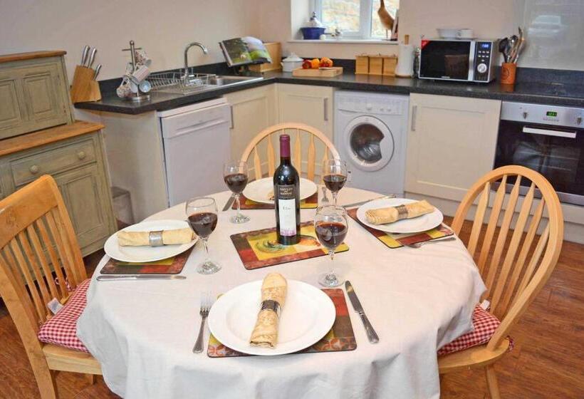 كابينة, Riding Farm