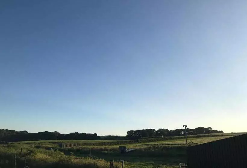 1ベッドルームハウス, Riding Farm