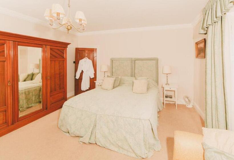 غرفة قياسية فردية, Riding Farm