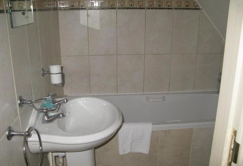 家庭间, The Chequers Inn