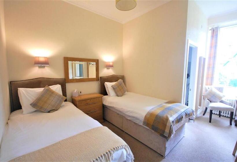 スタンダードルーム, Tigh Na Cloich