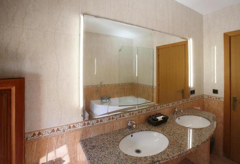 اتاق استاندارد با وان آب گرم, Mas La Casassa