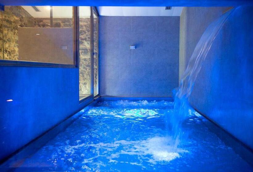 Suíte com Piscina, Mas La Casassa