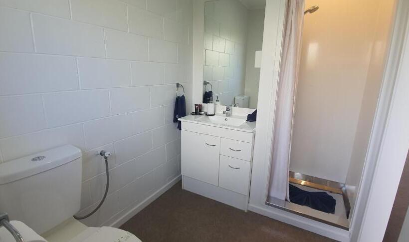Standard Studio, Accent On Taupo Motor Lodge