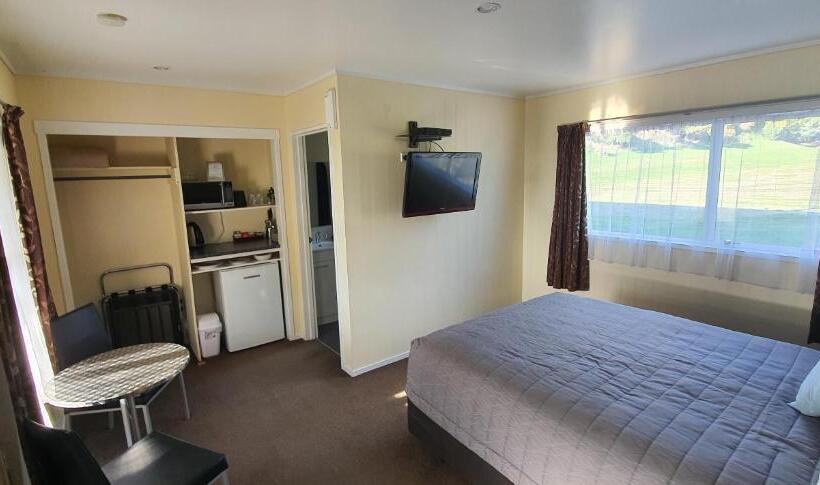 Basic Studio, Accent On Taupo Motor Lodge