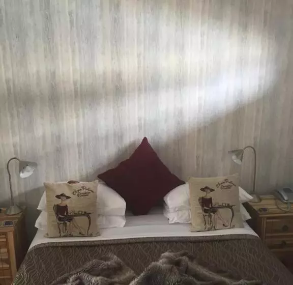 استودیوی لوکس, Lakefront Lodge