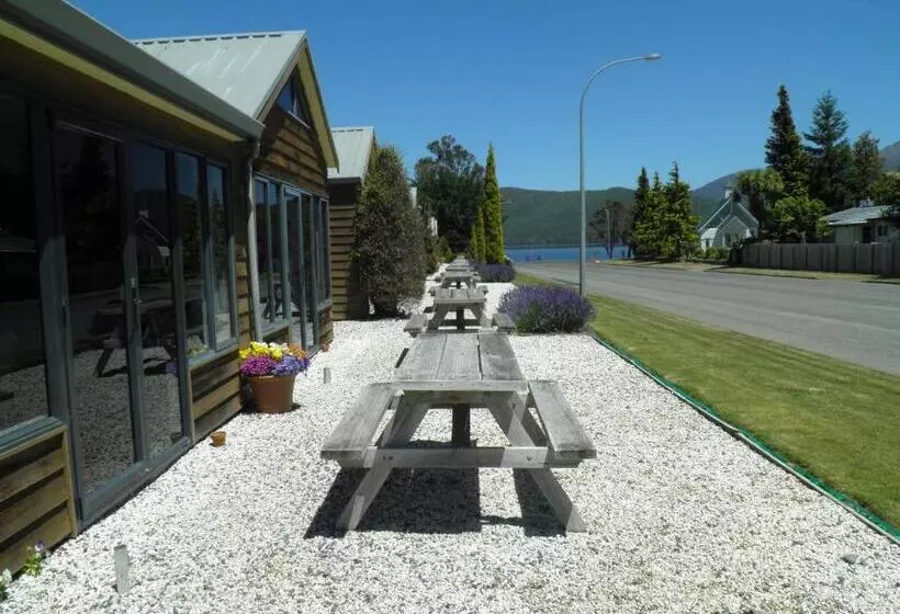 استودیوی استاندارد, Lakefront Lodge