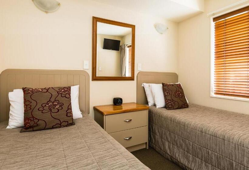 スイート（家族用）, Pebble Beach Motor Inn