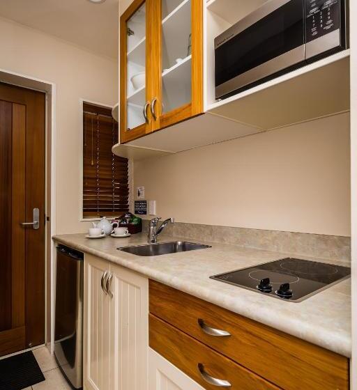 סוויטה משפחתית, Pebble Beach Motor Inn