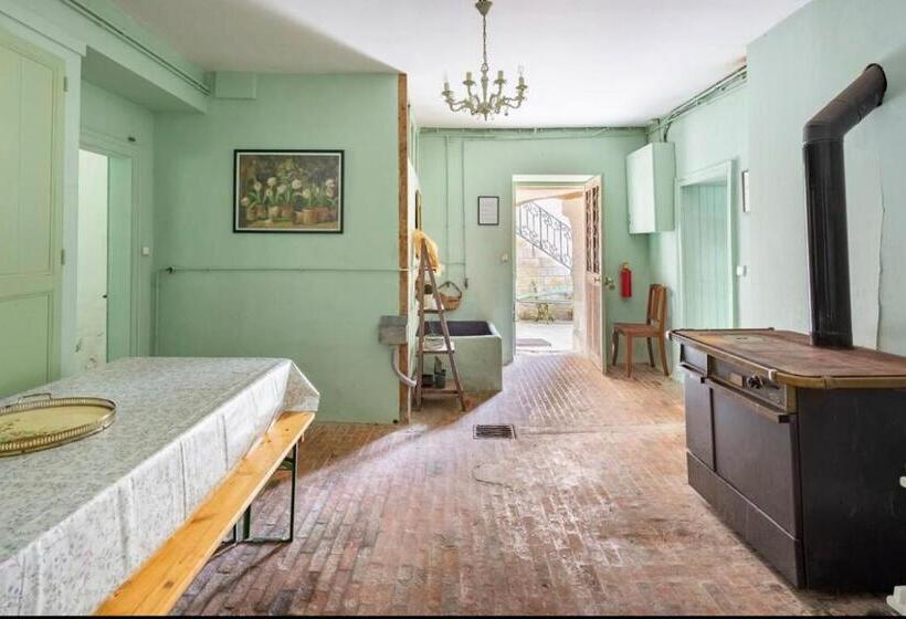 １ベッドルームハウス, Parc De Lesseps