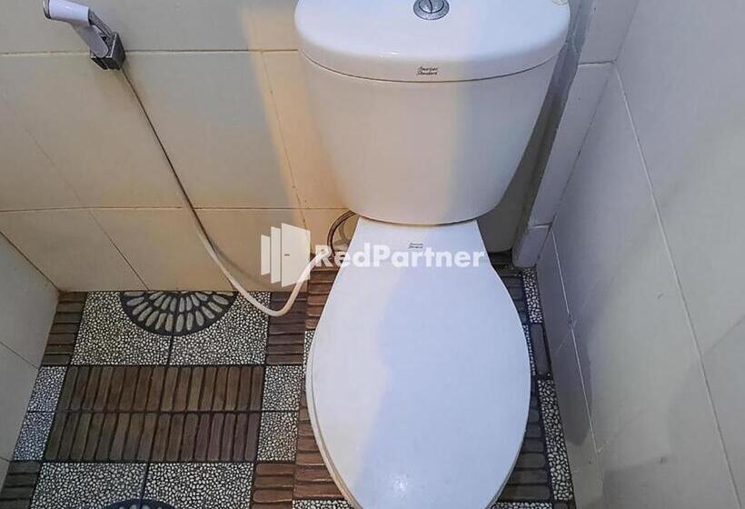 Номер Deluxe, Puri Yasmin Potowanua Lasusua Mitra Reddoorz