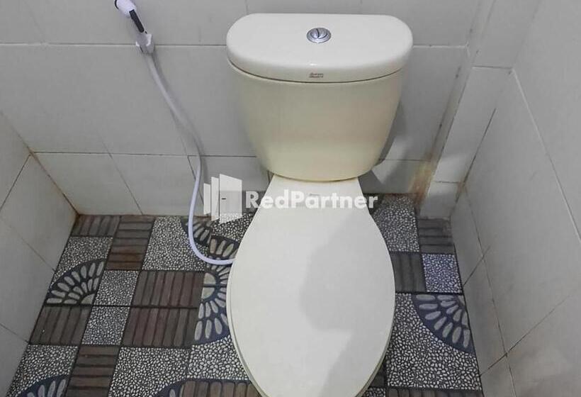 Номер Deluxe, Puri Yasmin Potowanua Lasusua Mitra Reddoorz