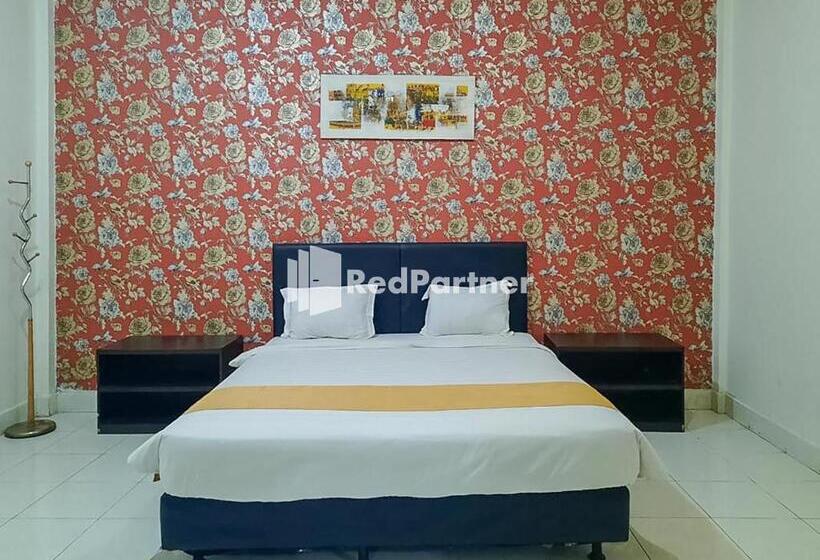 Номер Deluxe, Puri Yasmin Potowanua Lasusua Mitra Reddoorz
