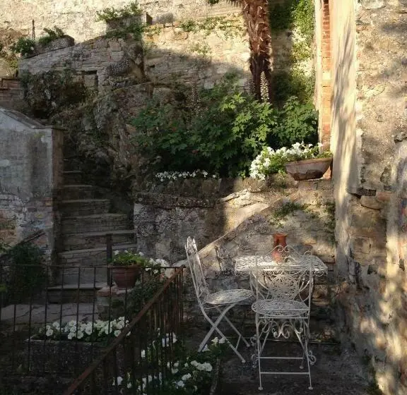 Sviitti, Torre Del Barbagianni   Castello Di Gropparello
