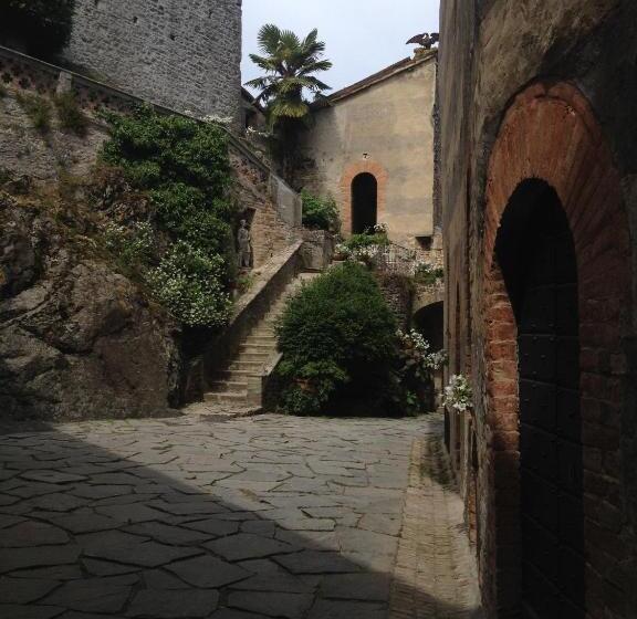Люкс, Torre Del Barbagianni   Castello Di Gropparello