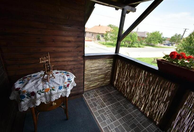 Номер Стандарт с Балконом, Casa Traditionala Ardeleana