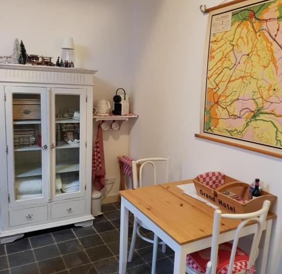 חדר סטנדרט, Bij Saar