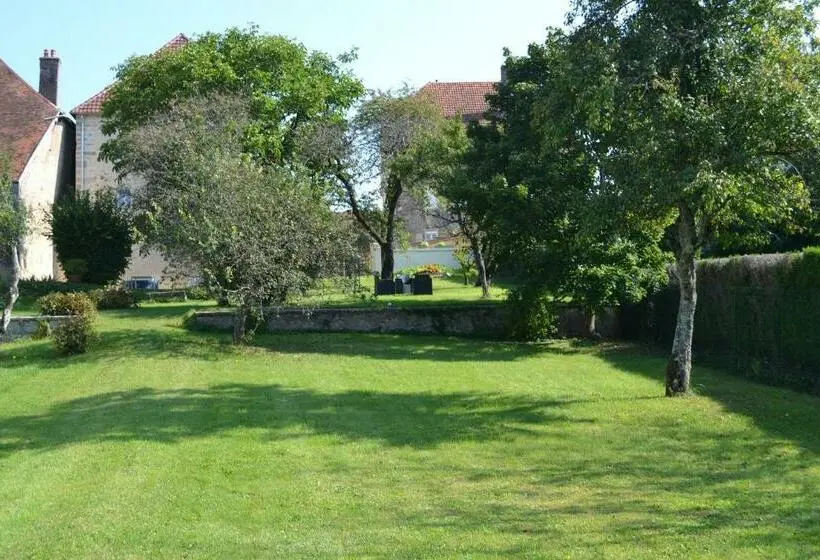 ガーデンビュースタンダード４ベッドルーム, Chambres D Hôtes Le Moulin à Epices