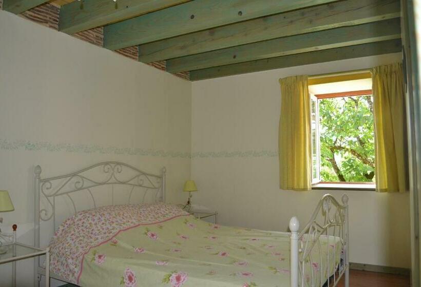 Четырехместный Номер Стандарт Вид на Сад, Chambres D Hôtes Le Moulin à Epices