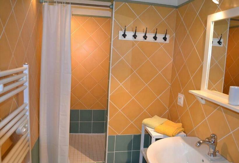 Четырехместный Номер Стандарт Вид на Сад, Chambres D Hôtes Le Moulin à Epices