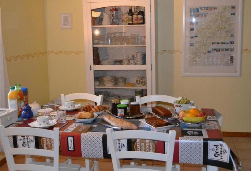 Четырехместный Номер Стандарт Вид на Сад, Chambres D Hôtes Le Moulin à Epices