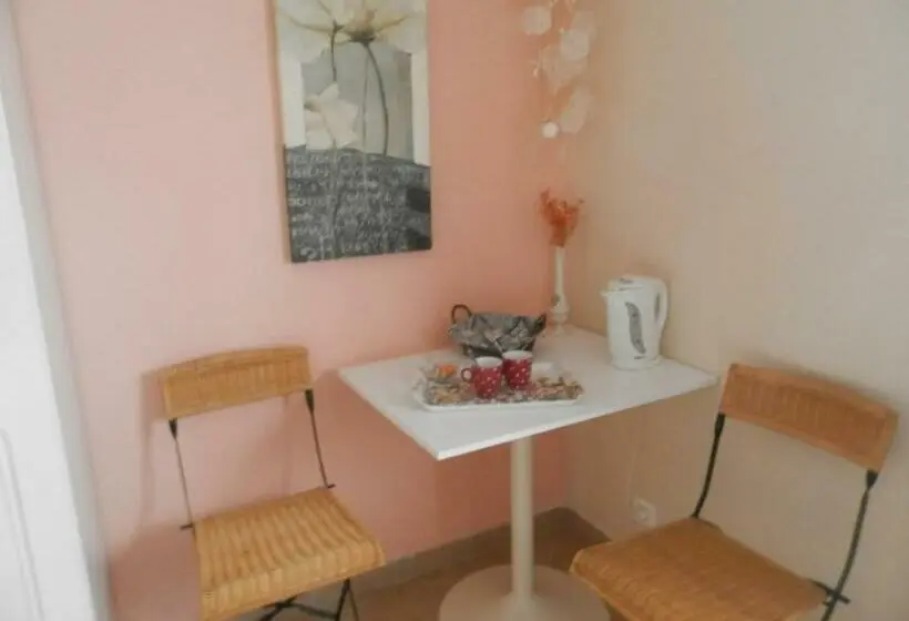 スタンダードトリプルルーム, Chambres Et Table D Hôtes Les Trois Marquets