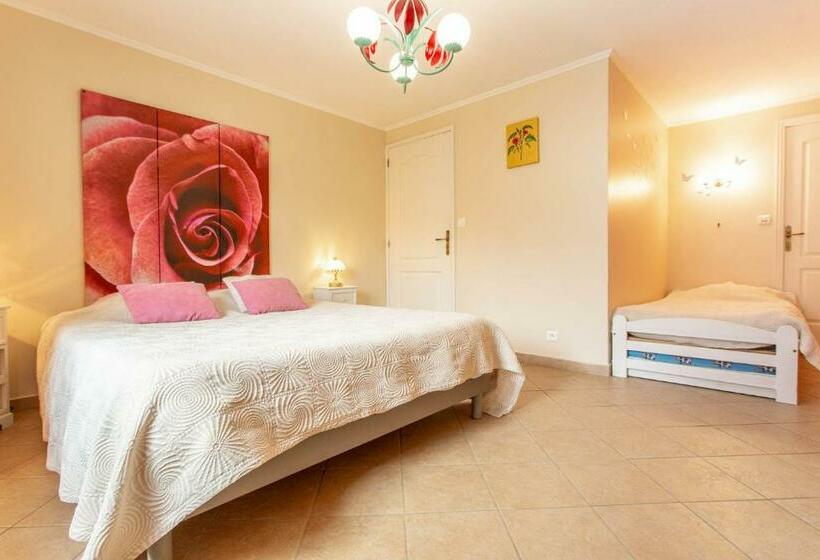 标准三人间, Chambres Et Table D Hôtes Les Trois Marquets