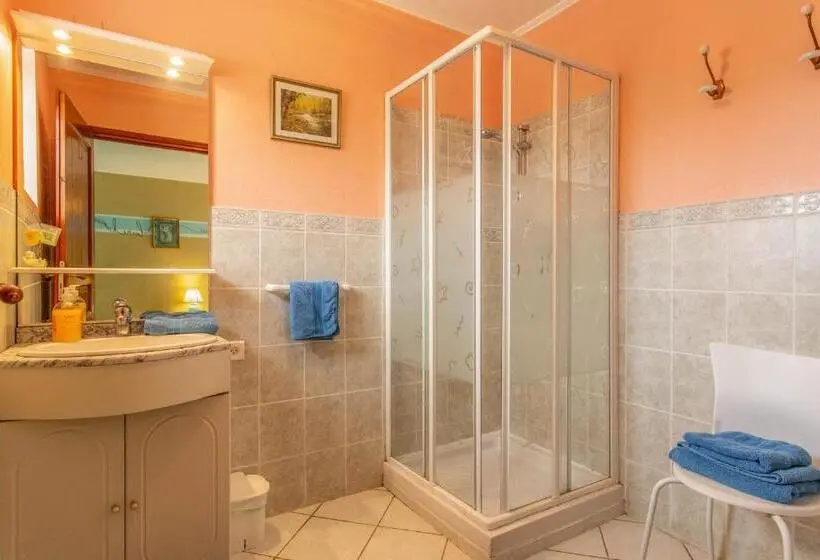 トリプルクラシックルーム, Chambres Et Table D Hôtes Les Trois Marquets