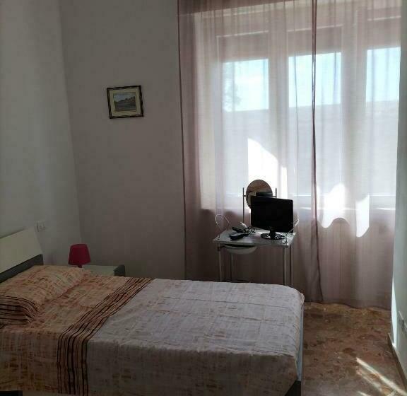 经济房, Noemi & Julienne