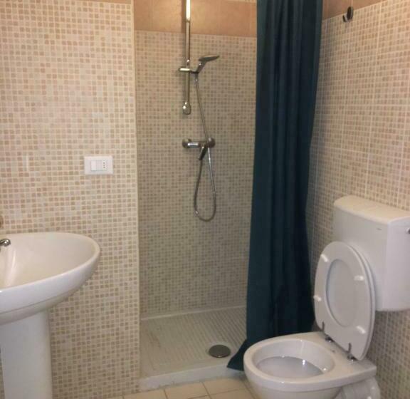 经济房, Noemi & Julienne