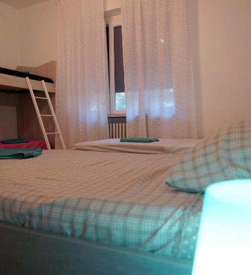 四人标准间, Noemi & Julienne