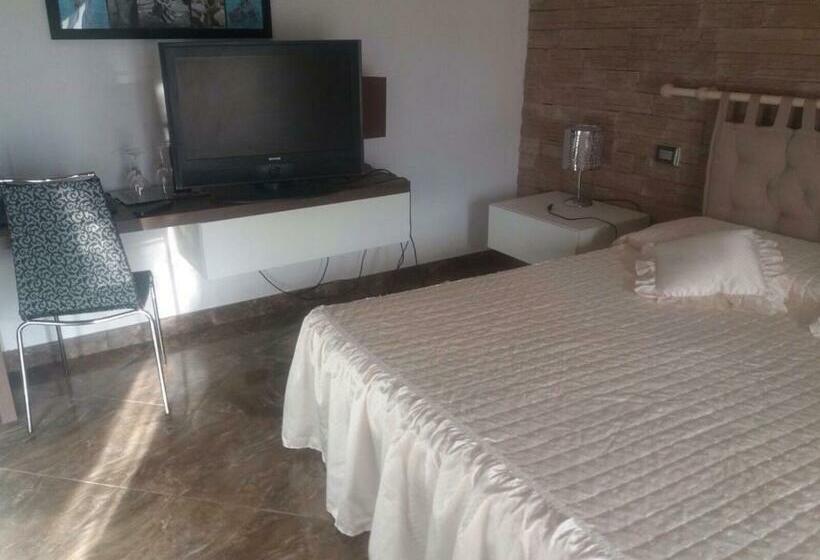 חדר סטנדרט נוף לבריכה, Tonini House