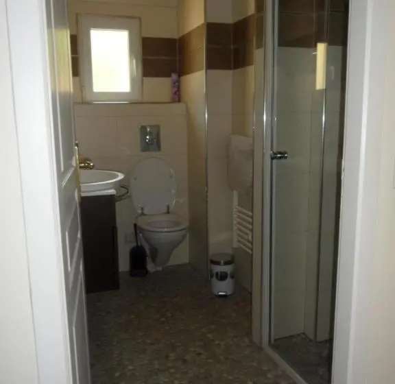 Huoneisto 2 Makuuhuonetta, Villa Dikaria