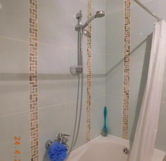 エコノミールーム, Chez Nous. B & B