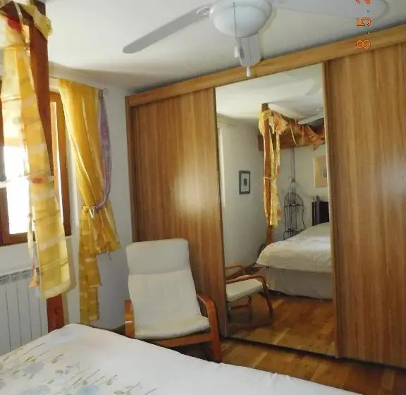 デラックスルーム, Chez Nous. B & B