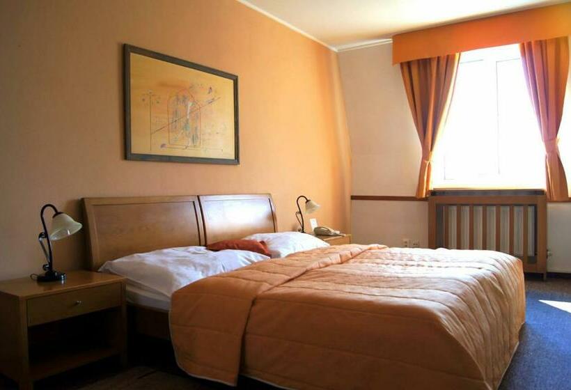 غرفة قياسية, Kaštieľ Agatka