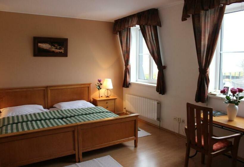 غرفة قياسية, Kaštieľ Agatka