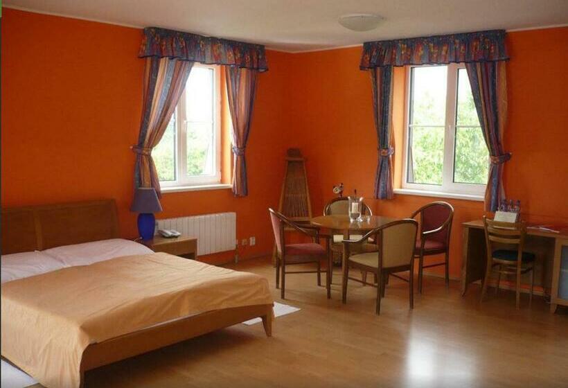 غرفة عائلية, Kaštieľ Agatka